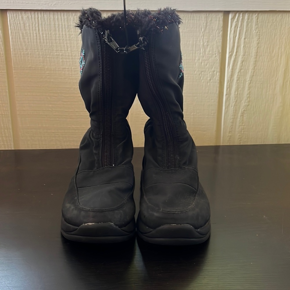 Snow boots